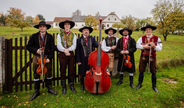 🎻 Cimbálová muzika v Dubanech! 🍷